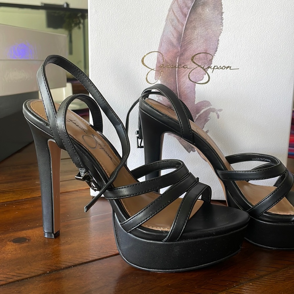 Beautiful dressy black JESSICA SIMPSON black platform heels, worn once